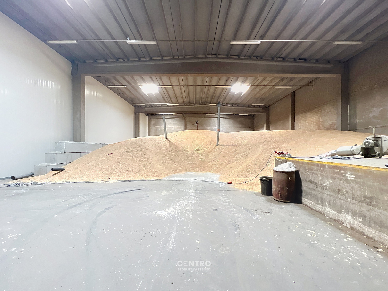 Magazijn van 600m² met laadkade TE HUUR , te Kerkhove (Avelgem). - photo 4