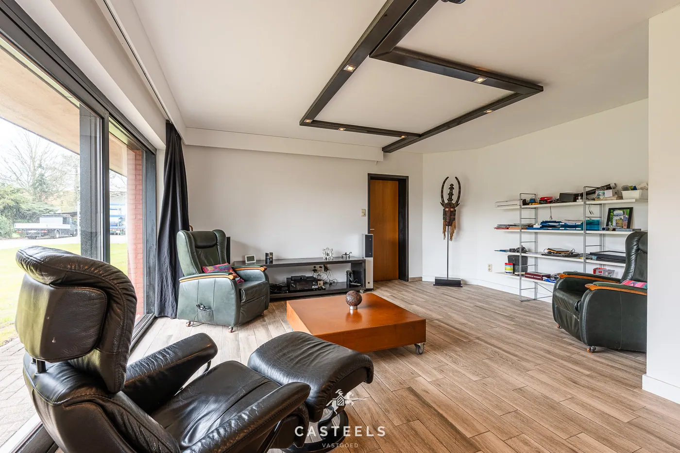 Halfopen bebouwing met ruim magazijn en tuin op toplocatie te koop in Evergem - foto 4