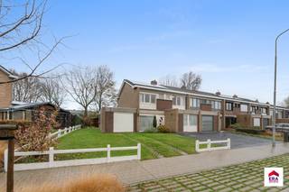 br&gt;Verrassend ruime woning met 3/4 slaapkamers, garage en tuin op 426m² in Tielt!Ligging: Mooie gelegen nabij het centrum van Tielt. Op...