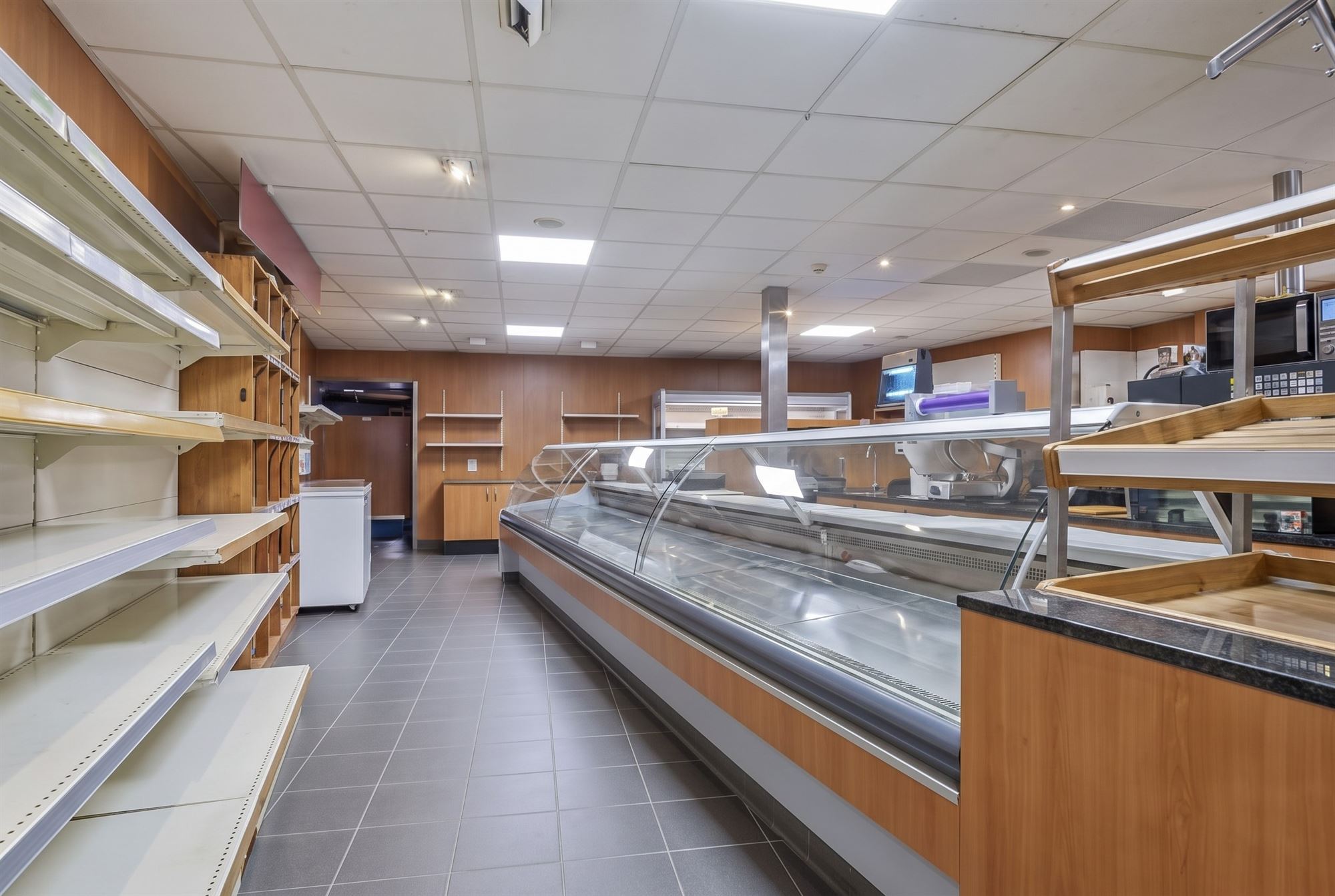 Handelsgelijkvloers met woonst centrum van Hulste! - foto 4