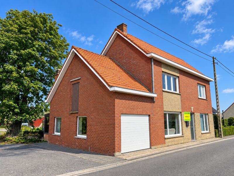 landelijke woning met bijgebouwen en grond in Diksmuide-Woumen - foto 2