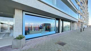 Perfect gelegen HANDELSPAND op de ZEEDIJK, bij het volledig vernieuwde Albertplein...De huurprijs bedraagt 3.800€ per maand, exclusief onroerende...