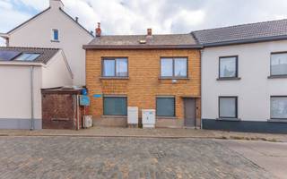 Deze gezellige en instapklare woning bevindt zich in het hart van Wieze, op wandelafstand van winkels, scholen en openbaar vervoer. Ze bevindt...