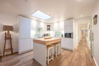 Centraal gelegen woning met alle comfort en volledig geïsoleerd in Blankenberge (Uitkerke) met 3 slaapkamers, inpandige garage en...