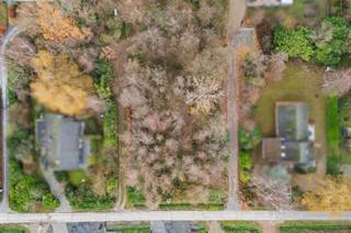 <p><span>Rustig gelegen bouwgrond voor open bebouwing </span></p><p><span> </span></p><p><span>Bent u op zoek naar een ruime bouwgrond (15 are) in een groene en rustige omgeving?</span></p><p><span> </span></p><p><span>Dit prachtige perceel van ca. 1.500 m², gelegen in woonparkgebied, biedt tal van mogelijkheden voor het realiseren van een open bebouwing.</span></p><p><span>De bouwgrond maakt deel uit van een niet-vervallen verkaveling (ouder dan 15 jaar).<br /><br /></span></p><p><span>De stedenbouwkundige voorschriften zijn beschikbaar op aanvraag, docht samengevat:</span></p><p><span>-Max. 250 m² bebouwbare opp. (woning + bijgebouwen)<br />-Max. bouwdiepte: 15 m<br />-Max. 10% verharding (excl. toegangen)<br />- Zijtuinstroken: min. 6 m bouwvrij<br />- Vrijstaande bijgebouwen: max. 20 m²</span></p><p><span> </span></p><p><span>Heeft u interesse of wenst u graag meer informatie?</span></p><p><span> </span></p><p><span>Aarzel niet en contacteer ons vandaag nog!</span></p><p><span><span>info@eraetsvastgoed.be</span></span></p><p><span>0467 00 67 79</span></p><p><span> </span></p><p><span> </span></p>