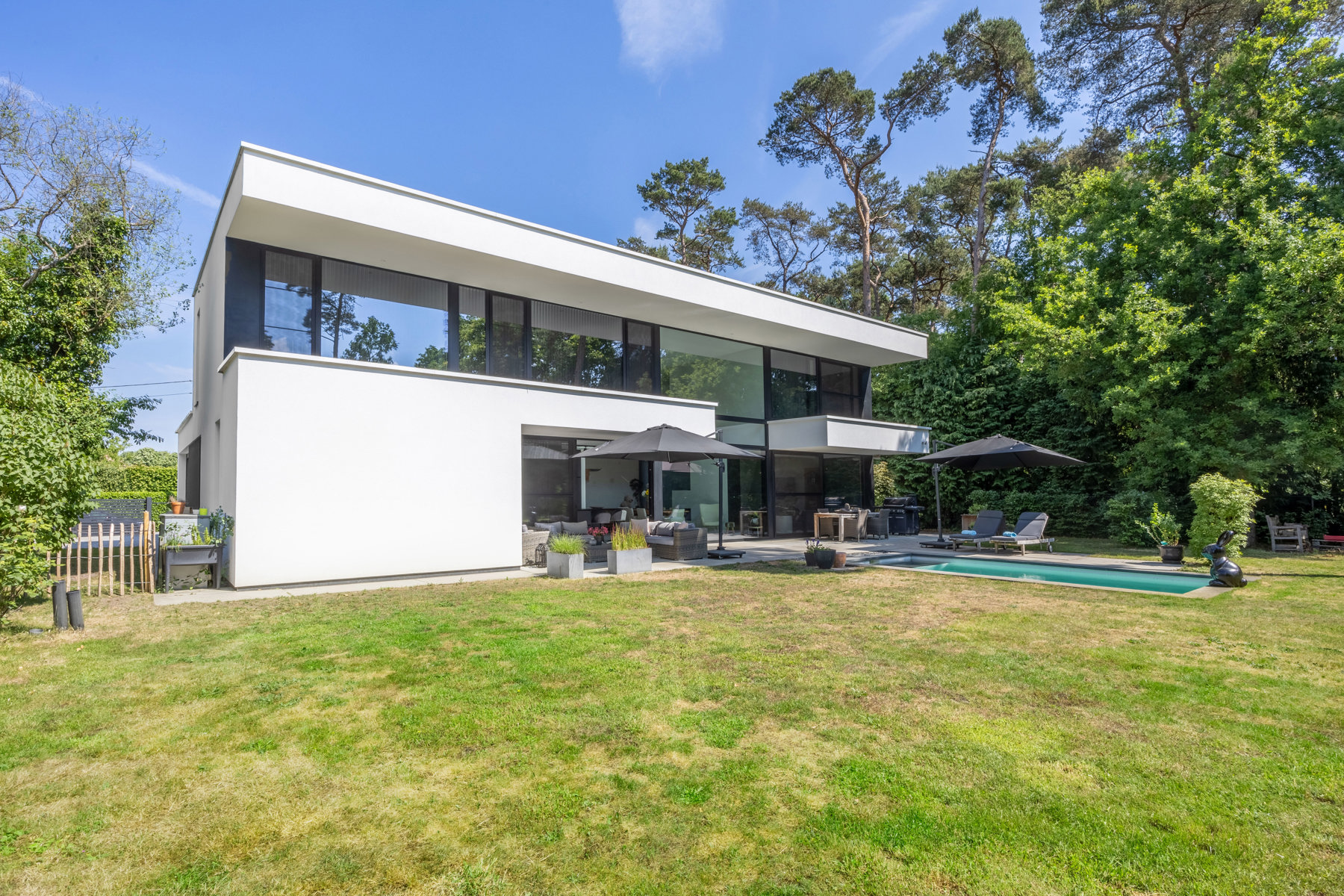 Ruime moderne luxe villa met zwembad op ca. 2339 m². - foto 2