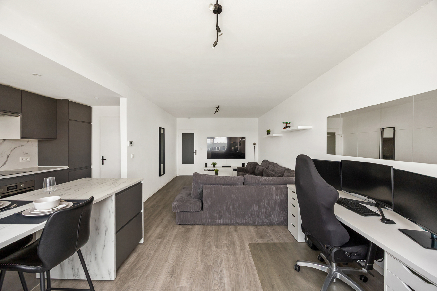 Gerenoveerd appartement met 2 slaapkamers en zonnig terras! - foto 5