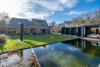 Vakantiegevoel & privacy in droomwoning in doodlopende straatGeïnspireerd op de stijl van Piet Boon, wordt deze knappe villa gekenmerkt door...