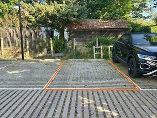 Place de parking à louer à LoppemÀ louer : place de parking extérieure située au centre de Loppem. Facile d'accès, idéale pour ceux qui recherchent...