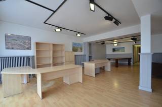 Ruim gelijkvloers pand gelegen op de Rederskaai te Zeebrugge. Mits enkele aanpassingen om te vormen handelsruimte bestaande uit...