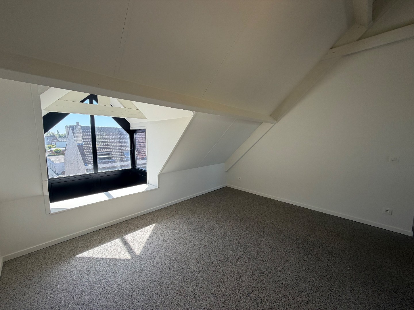 Prachtig gerenoveerd éénslaapkamer appartement te huur in centrum Geel! - foto 3