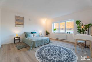 Deze halfopen bebouwing op een perceel van 2a 10ca ligt op wandelafstand van het centrum van Herzele. Naast de woning is plaats voor twee wagens...