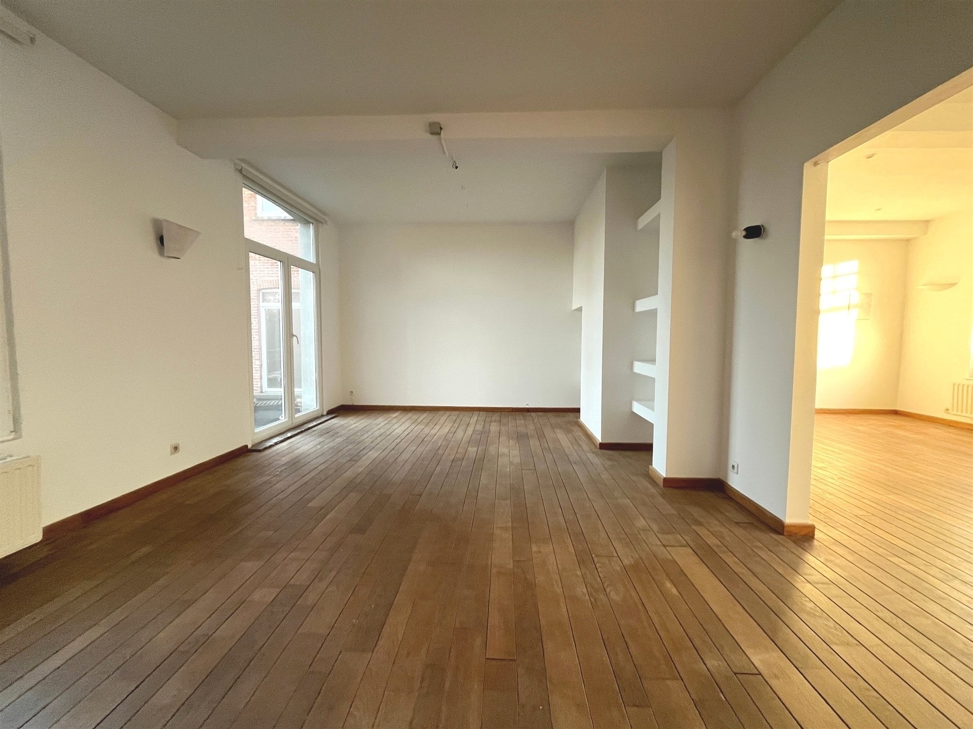 Appartementsgebouw met parking en zeer grote tuin! - foto 5