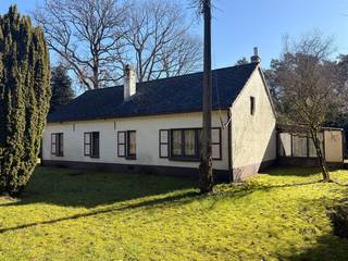 Op zoek naar rust, ruimte en natuur? Deze charmante landelijke woning ligt op een prachtig perceel van 22a 90ca met een uitzonderlijke 58...