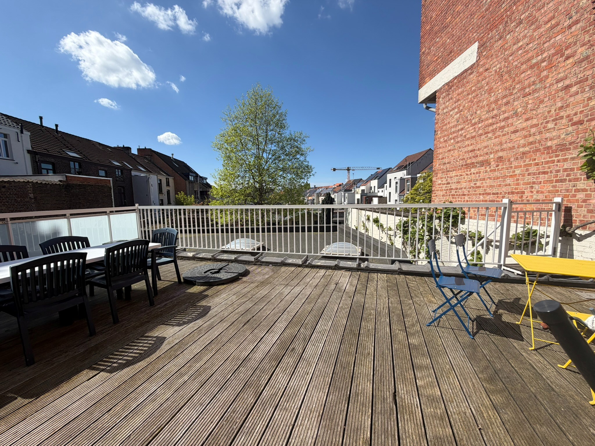 Woning met 3 slaapkamers en groot terras, in stationsbuurt! - foto 2