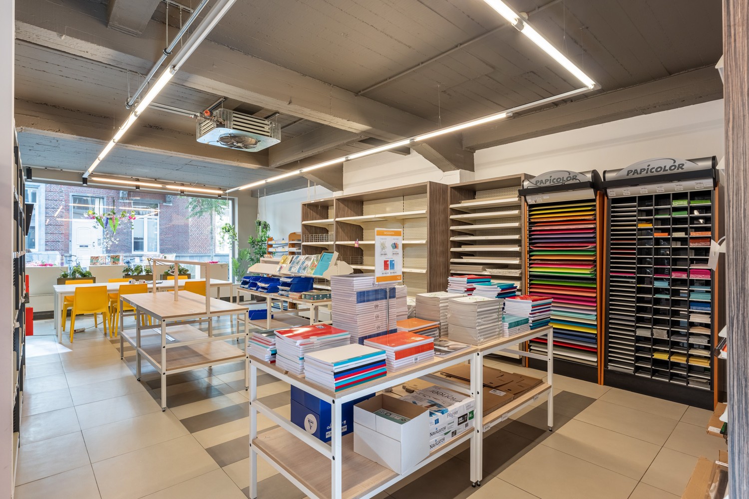 Handelsgelijkvloers / winkelruimte van ca 900 m2 op een zeer gunstige locatie te Leuven ! - foto 4