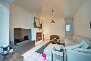 Betaalbare starterswoning met stadsterras nabij het centrum van KortrijkDeze charmante rijwoning biedt ca. 140 m² woonoppervlakte en combineert...