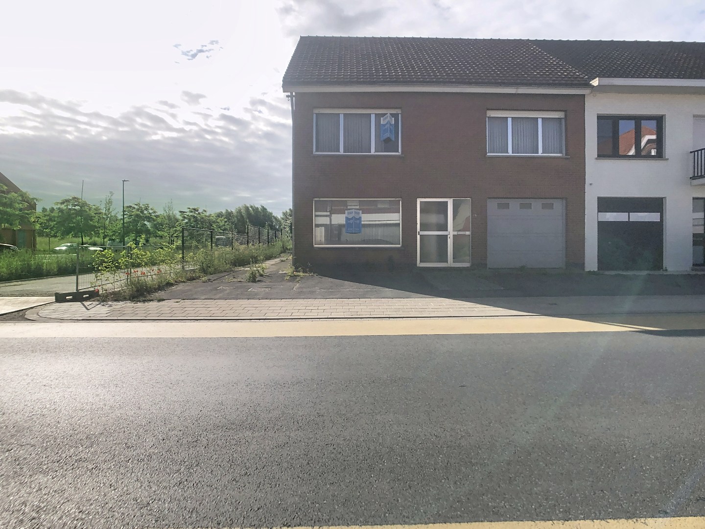 Te renoveren half-open bebouwing op 600m² in het centrum van Staden - foto 1