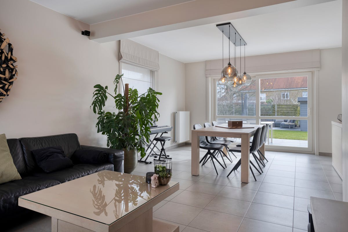 Instapklare halfopen gezinswoning met zonnige tuin en garage - foto 4