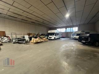 Vlot bereikbare opslagruimte te huur in Wevelgem met een oppervlakte van 490 m².De loods maakt deel uit van een gemeenschappelijk bedrijfsgebouw.Het...