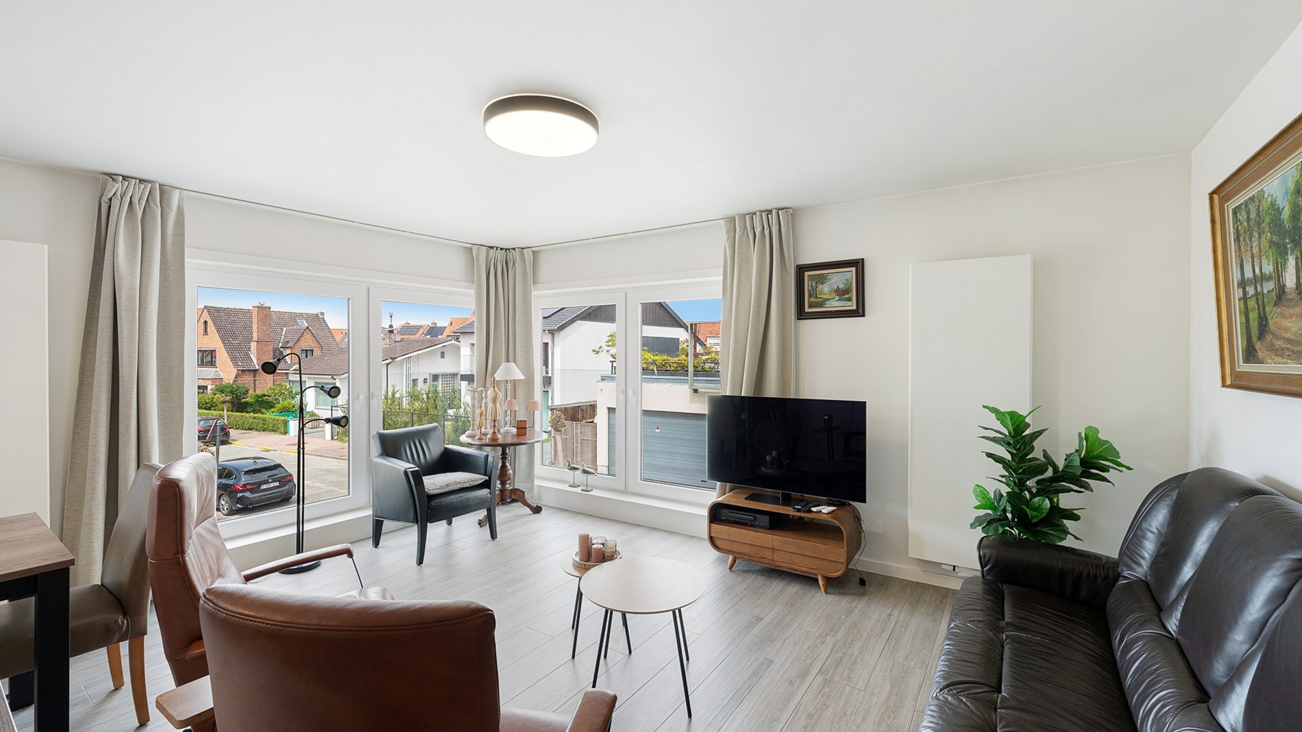 Gerenoveerd appartement met twee kamers en open zichten - foto 3