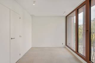 In een recent opgeleverd nieuwbouwproject op de Belgiëlei bevindt zich dit energiezuinige duplexappartement met een stijlvolle afwerking en een...