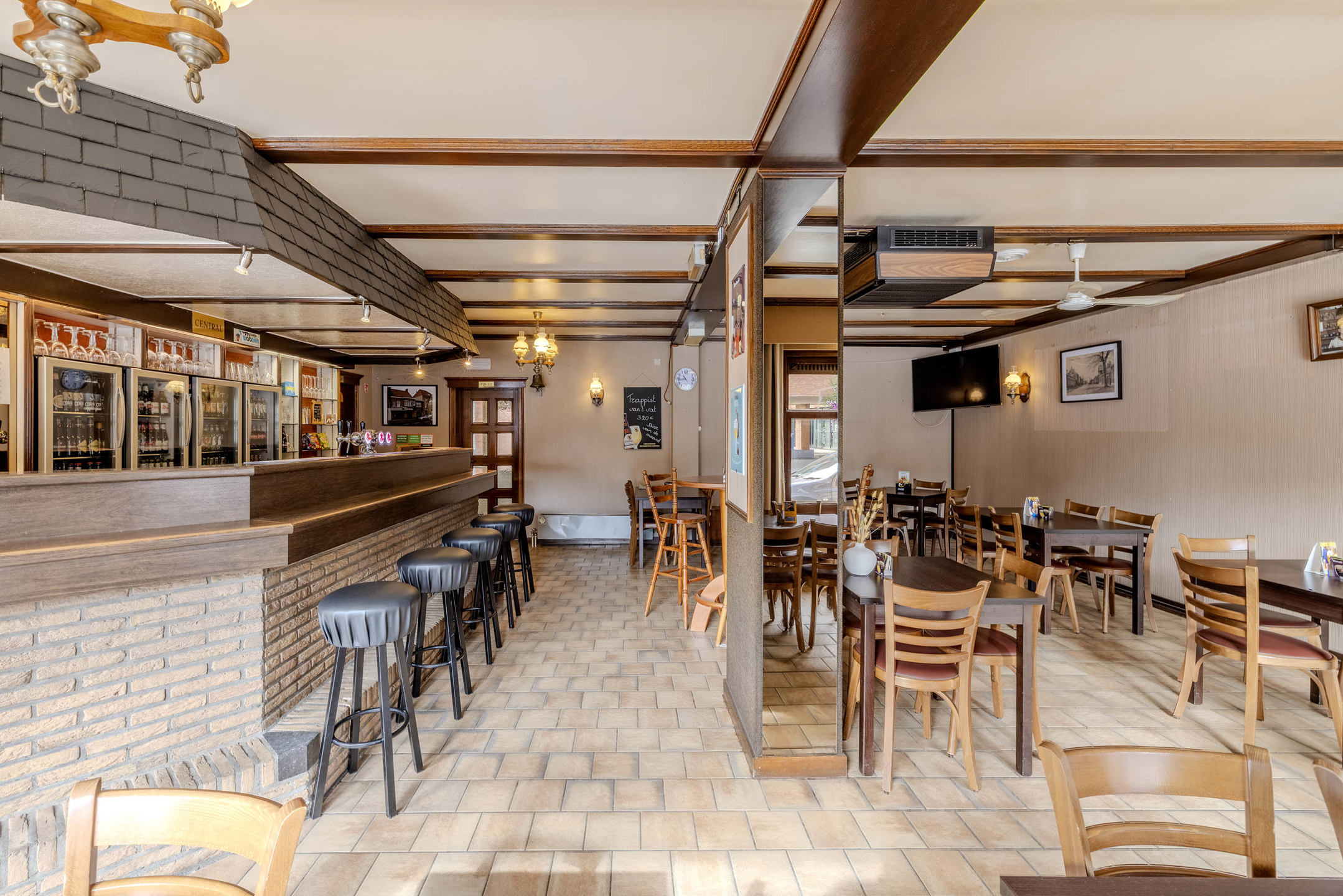 Centra(a)l gelegen café in centrum Oostmalle! - foto 3