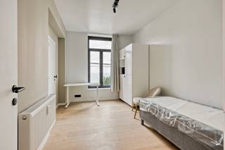 <span><span><strong>*Uniek investeringsvastgoed*</strong></span><br /><br />Aan de Stadsrand van de bruisende studentenstad Leuven namelijk op de hoek van de Naamsesteenweg met de Groenstraat kan je dit uniek opbrengstproject vinden. </span><span>Het pand is uiterst centraal gelegen, ideaal voor studenten zowel studerende in het centrum als de Campussen in Heverlee: Arenberg, UCLL, Sportkot... </span><span>Dit opbrengstpand </span><span>omvat 35 moderne entiteiten namelijk 31 kamers privatief sanitair en 4 studio's voorzien van al het nodige comfort en bemeubeling. </span><br /><br /><span>Alle entiteiten </span><span>kunnen indien gewenst voorzien worden van een verhuring.</span><span> Nettorendement 3,5%. Oplevering verbouwing start academiejaar 2024-2025.</span><br /><br /><span><strong>Wens je meer informatie? Dat kan ! Contacteer onze Expert Investeringsvastgoed: Jacky 0495 53 46 49 of jacky@connect-immo.be</strong></span><br /><br /><span>EPB Startverklaring!</span><br /><span>wg, gdv, gvkr, gvv</span>