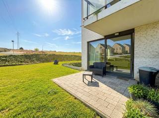 Idéalement situé dans le nouveau quartier "Le Champ du Tordoir", au rez de chaussée d'un bel immeuble, magnifique appartement de standing 2...