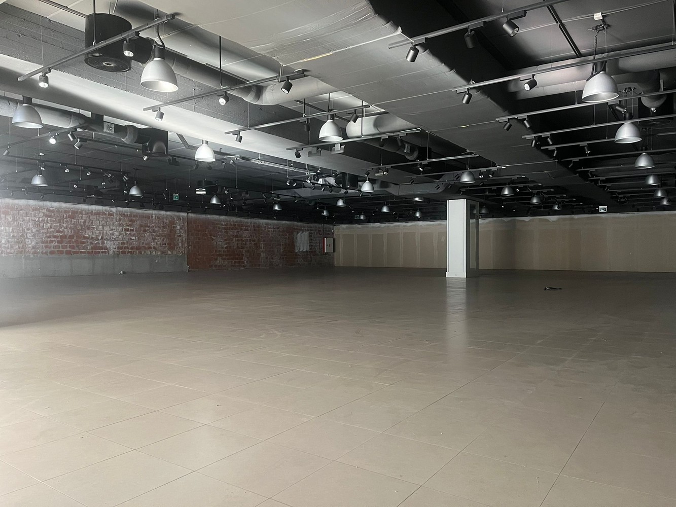 Commercial à louer à Mol - photo 4