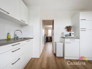CASALINA Real Estate biedt exclusief te koop aan een STUDIO – PENTHOUSE van 38 m², volledig gerenoveerd in 2020, op het laatste verdiep in een...