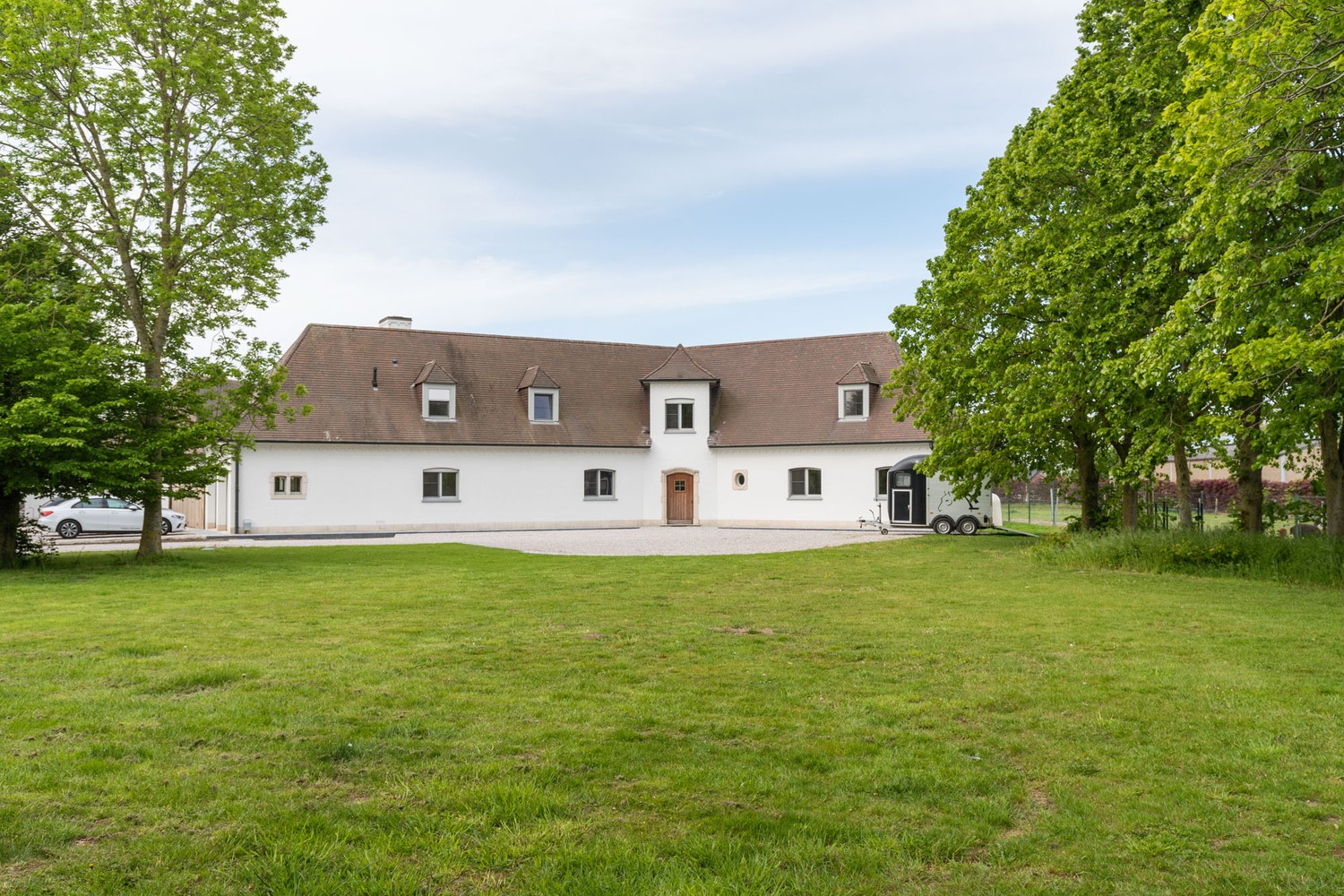 Prachtig gerenoveerd landhuis met paardenstallen, zwemvijver en totale privacy op 13.459 m - foto 4