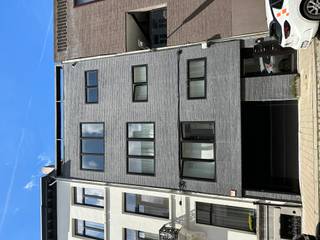 <p><span>Gerenoveerd appartement op de tweede verdieping van een rustig gebouw in de Harmoniewijk. Residentieel en centraal gelegen nabij winkels en openbaar vervoer. Indeling: inkomhall met vestiairekast en toilet. Zonnige leefruimte, ruime aparte keuken , aansluiting vaatwas of wasmachine voorzien, aparte slaapkamer met aansluitend terrasje met namiddagzon, moderne douchekamer. Onmiddellijk beschikbaar. Huurprijs: €775/maand + provisie €83/maand (water, poetsen gemene delen, elek gemene delen. Aparte meters voor gas en elek. Individuele verwarming, overal dubbele beglazing, gunstig EPC B. Interesse: mail uw gegevens en kandidatuur door naar </span>office@era-stadsgoed.be</p>