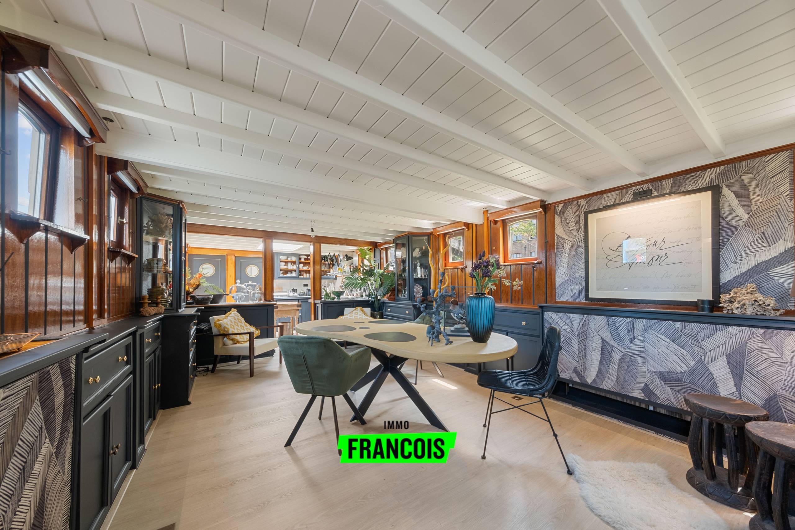 Karaktervolle woonboot met domiciliering (geen registratierechten) met ligplaats op toplocatie te Brugge! - foto 3