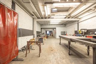  Looking for a neat storage space or workshop with its own plumbing and outdoor space, in a quiet neighborhood but still easily accessible via A12...