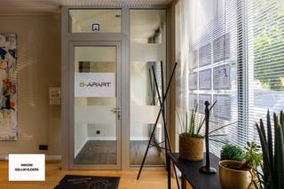 Deze polyvalente kantoorruimte is gelegen op een zéér centrale & commerciële ligging in de buurt van kantoren vlakbij het centrum & de ring...