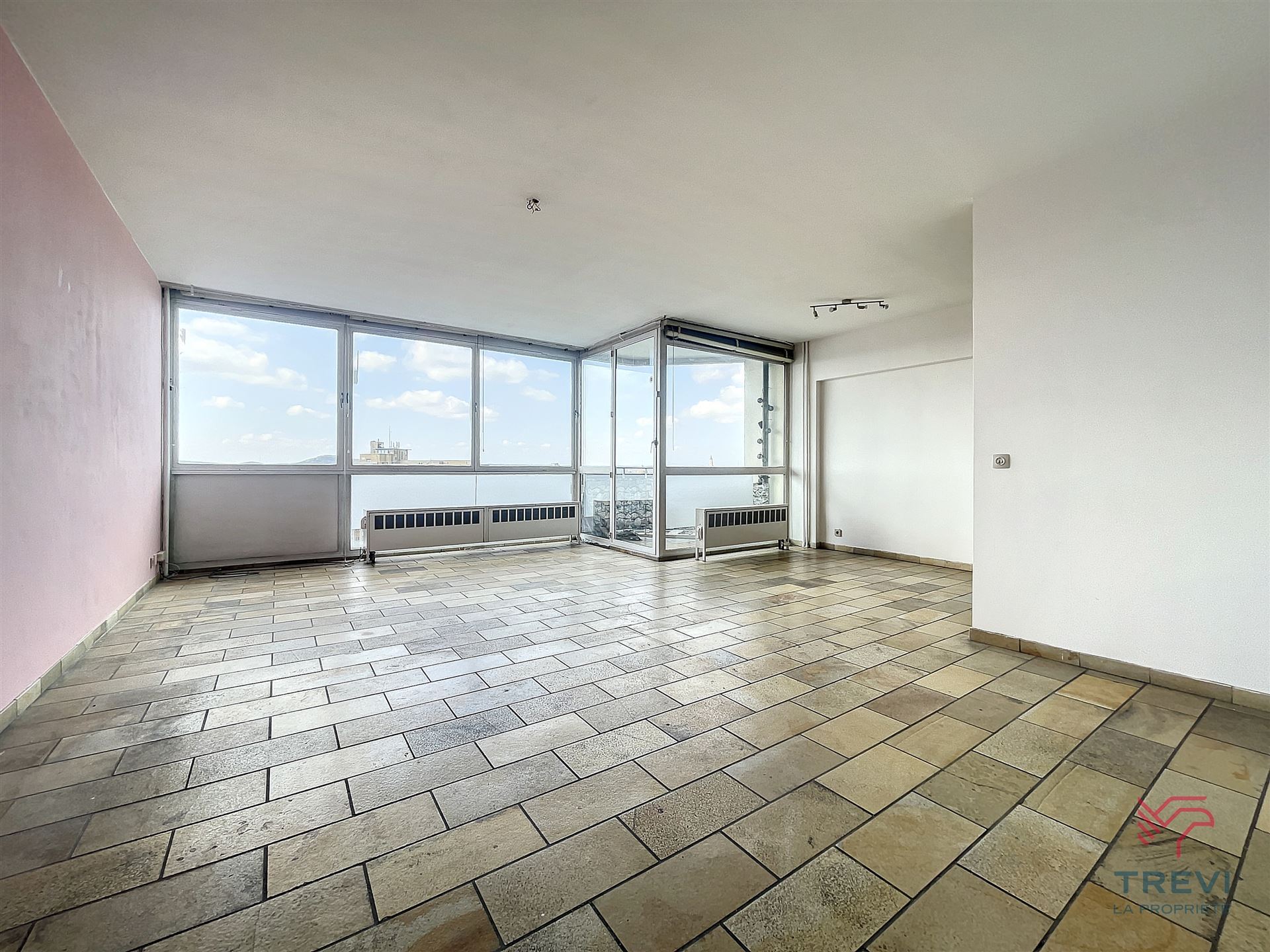 Apartment for rent in Charleroi with 2 bedrooms - photo 2