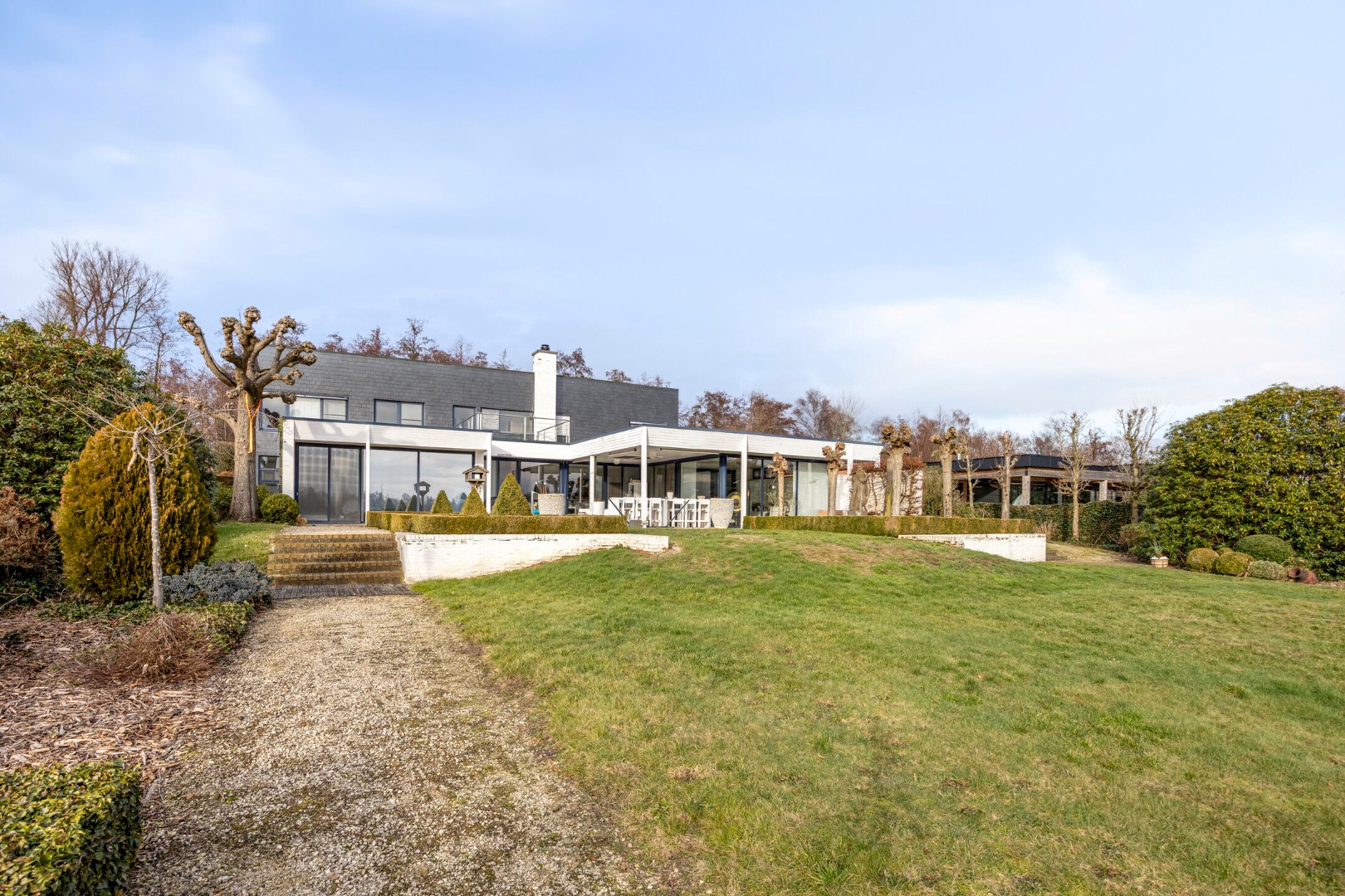 Villa op een uiterst exclusieve locatie aan een prachtig privémeer - foto 3