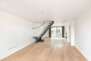 Ruim duplexappartement met 3 slaapkamers en groot terrasVlak bij het centrum van Geel, en via de Ringweg met een vlotte verbinding naar Kasterlee,...