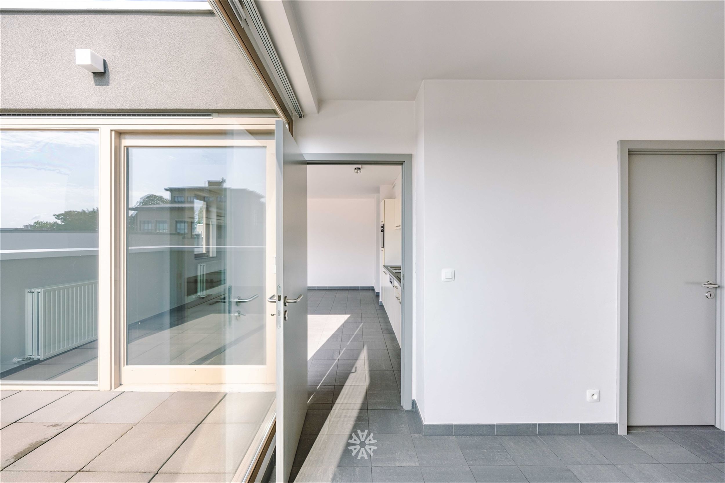 Turnkey rooftop apartment with spacious, sunny terrace at Ghent's Sint-Pieters station - photo 5