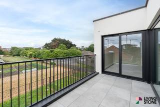 <strong>6% VAT possible – energy-efficient living!</strong><br /><br />Are you looking for a stylish, energy-efficient home in a central location?<br /><br />This exclusive new-build residence consists of <strong>only 6 bright apartments</strong> with 1, 2 or 3 bedrooms. Designed with an eye for quality and timeless architecture, where natural materials and sleek lines come together harmoniously.<br /><br /><strong>Why choose Crown Park?</strong> <br />
<ul>
<li>Energy-efficient living with <strong>E-level ≤ 30</strong> and <strong>underfloor heating</strong>;</li>
<li><strong>Underground parking</strong> & bicycle shed (mandatory to purchase);</li>
<li><strong>Spacious terraces</strong> and modern layout;</li>
<li><strong>Central location</strong> with excellent connections to Brussels;</li>
<li>Public transport, shops and <strong>amenities within walking distance</strong>;</li>
<li><strong>Ready to move in</strong>;</li>
<li>Purchase possible at only <strong>6% VAT!</strong></li>
</ul>
<br />Register or have a question? This can easily be done via 0485 62 36 78 or via nieuwbouw@living-stone.be