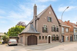 Ben je op zoek naar een ruime woning met karakter, hoogwaardige afwerking en perfect voor een vrij beroep of thuiswerkers die wonen en werken...