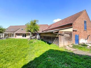 Op zoek naar een woning met ruimte, karakter en tal van mogelijkheden? Deze kloeke en degelijk gebouwde villa, bevindt zich op een prachtig...