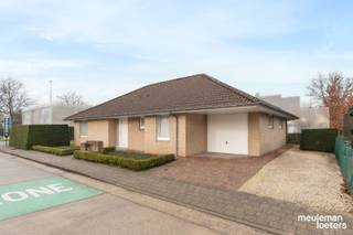 Deze uitstekend onderhouden gelijkvloerse woning met bouwjaar 1993 biedt een unieke combinatie van wooncomfort en een schitterende tuinbeleving.Het...