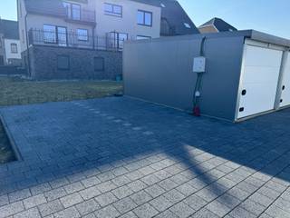 Voor meer info of een bezoek, bel 054 69 39 37 – Op de Nieuwstraat in Meerbeke (Ninove) bevindt zich achteraan nieuwbouwproject "LILY" deze...