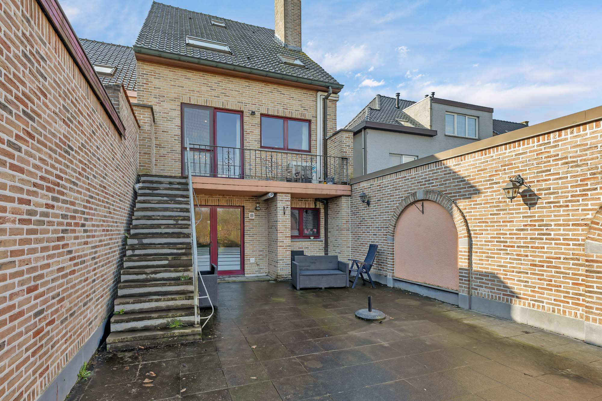 Bel-etage woning met 3 slaapkamers, garage en tuin - foto 2