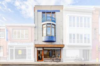 Deze karaktervolle art-deco woning biedt een unieke kans om wonen en werken te combineren op één locatie. Het pand beschikt over een...