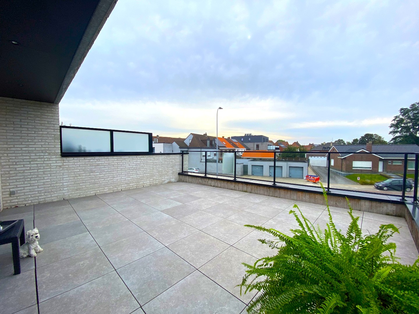 Hedendaags appartement met 2 grote terrassen op centrale ligging! - foto 2