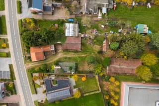 Gelegen in de Bevrijdingslaan in Meerhout vinden we deze bouwgrond met een te slopen gezinswoning terug. Zowel de omliggende gemeenten als tal...