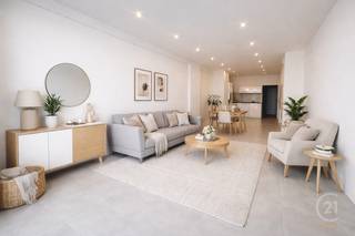 Dit prachtige gelijkvloers appartement is recent volledig gerenoveerd en ligt op een toplocatie aan de Zeedijk van Westende, op slechts een...